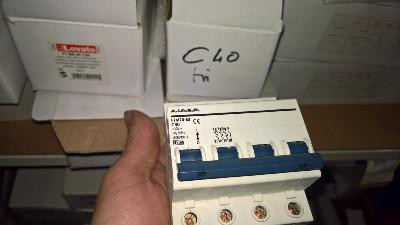 Disjoncteur tri pole - c40, 40a